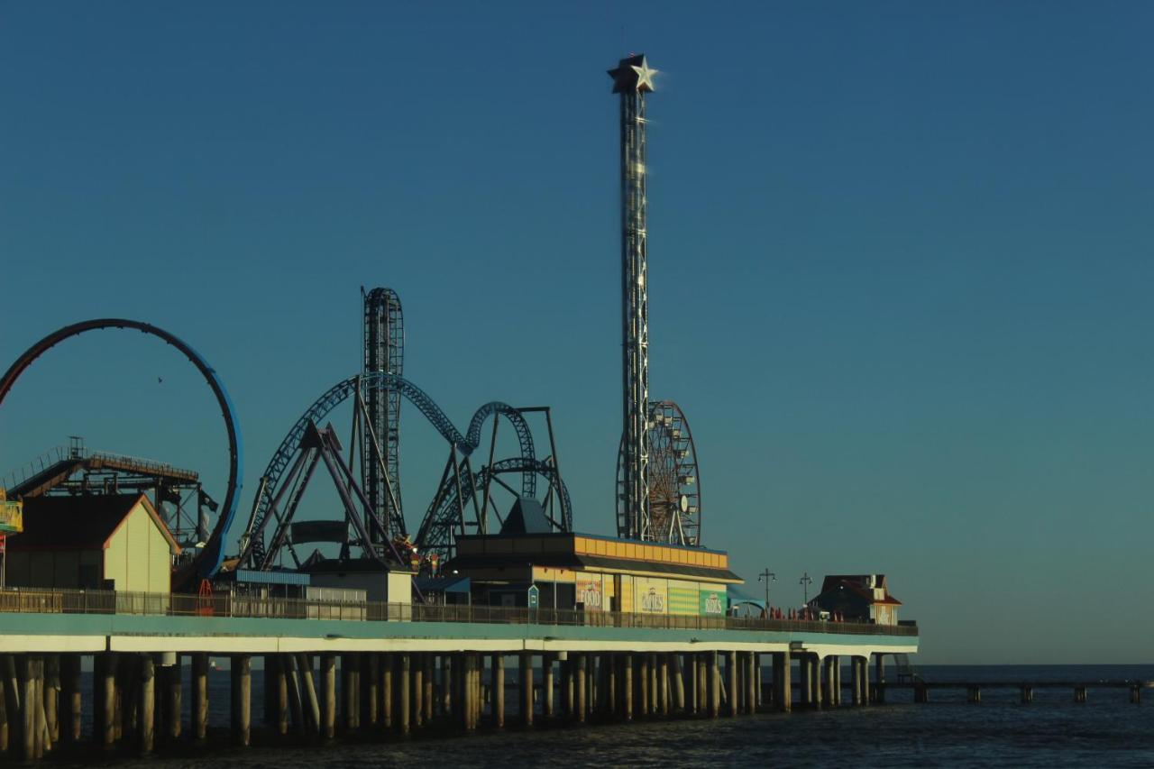 Yellow Beach Haven, Decks, Views, Mere Steps To Sand Galveston Buitenkant foto